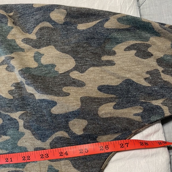 Tresics 1/2 Sleeve Cropped Camo V-Neck Tee Size M - Picture 7 of 8